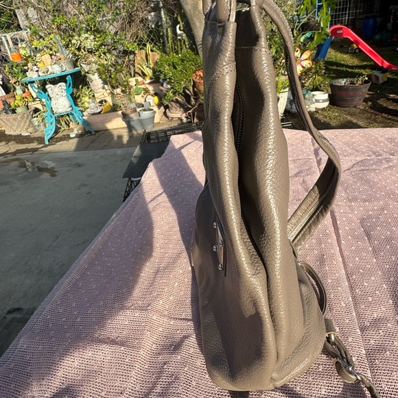 Valentina Italia Taupe Pebbled Leather Backpack/Sling. - Picture 3 of 12